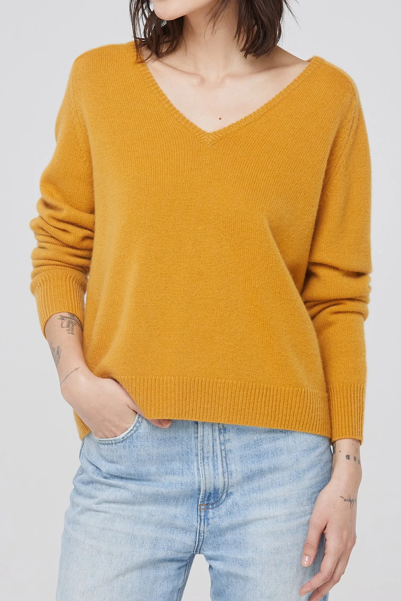 ARIA V-NECK CASHMERE SWEATER