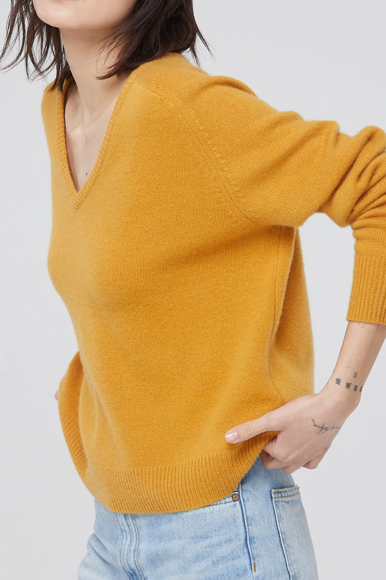 ARIA V-NECK CASHMERE SWEATER