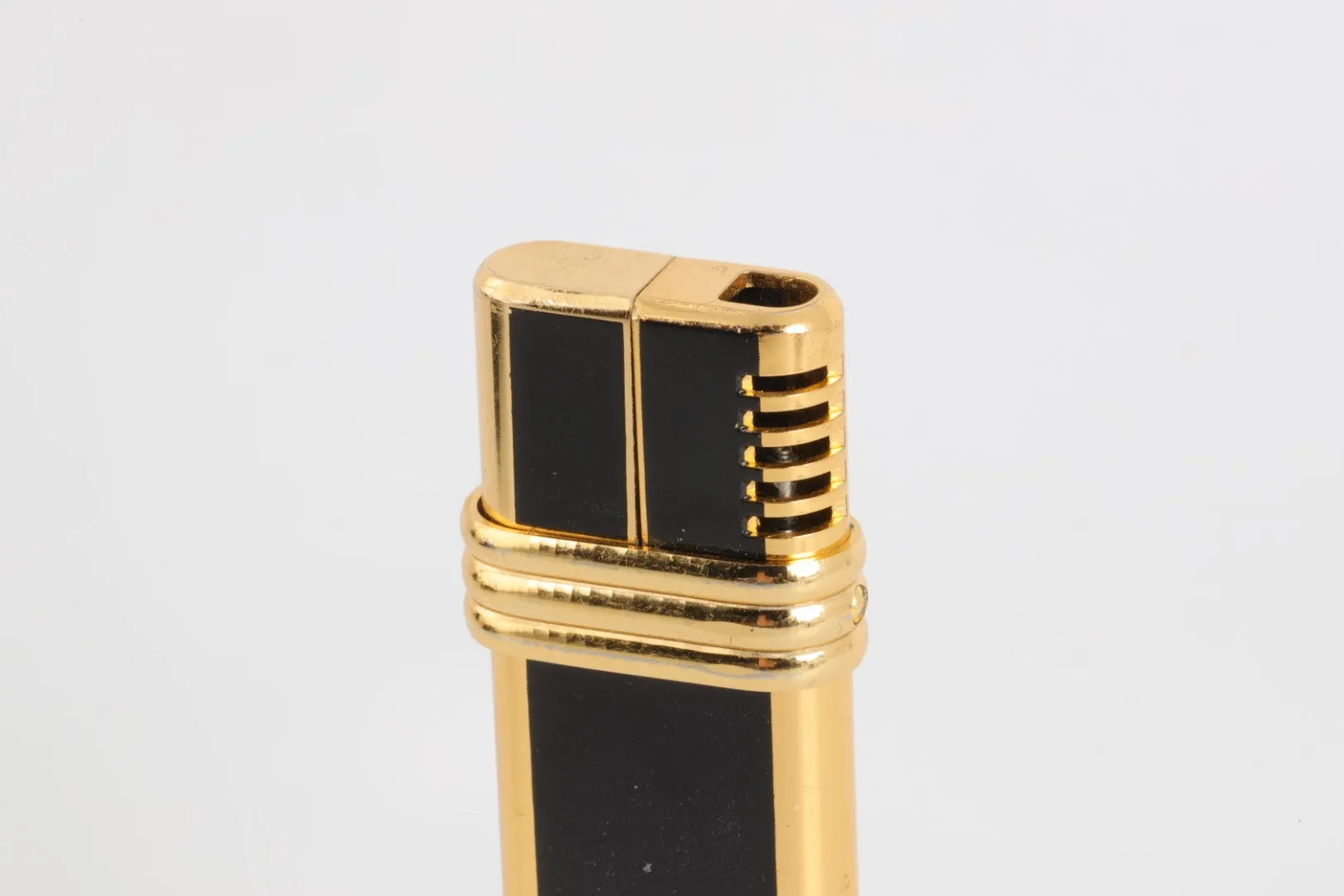 Ballantyne Black and Gold Plated Lighter (30.32g.)