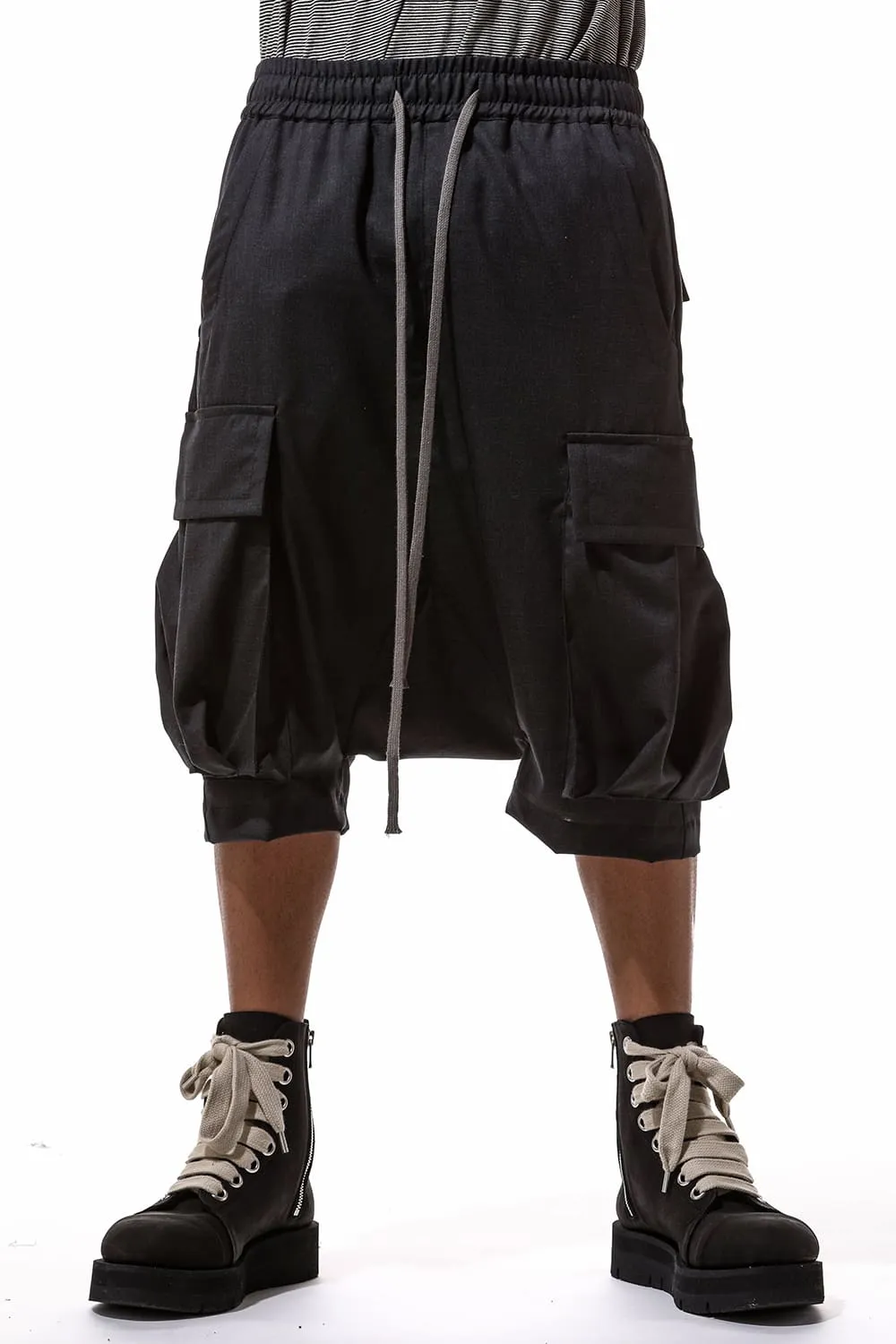 BLACK CARGO SHORT PANTS