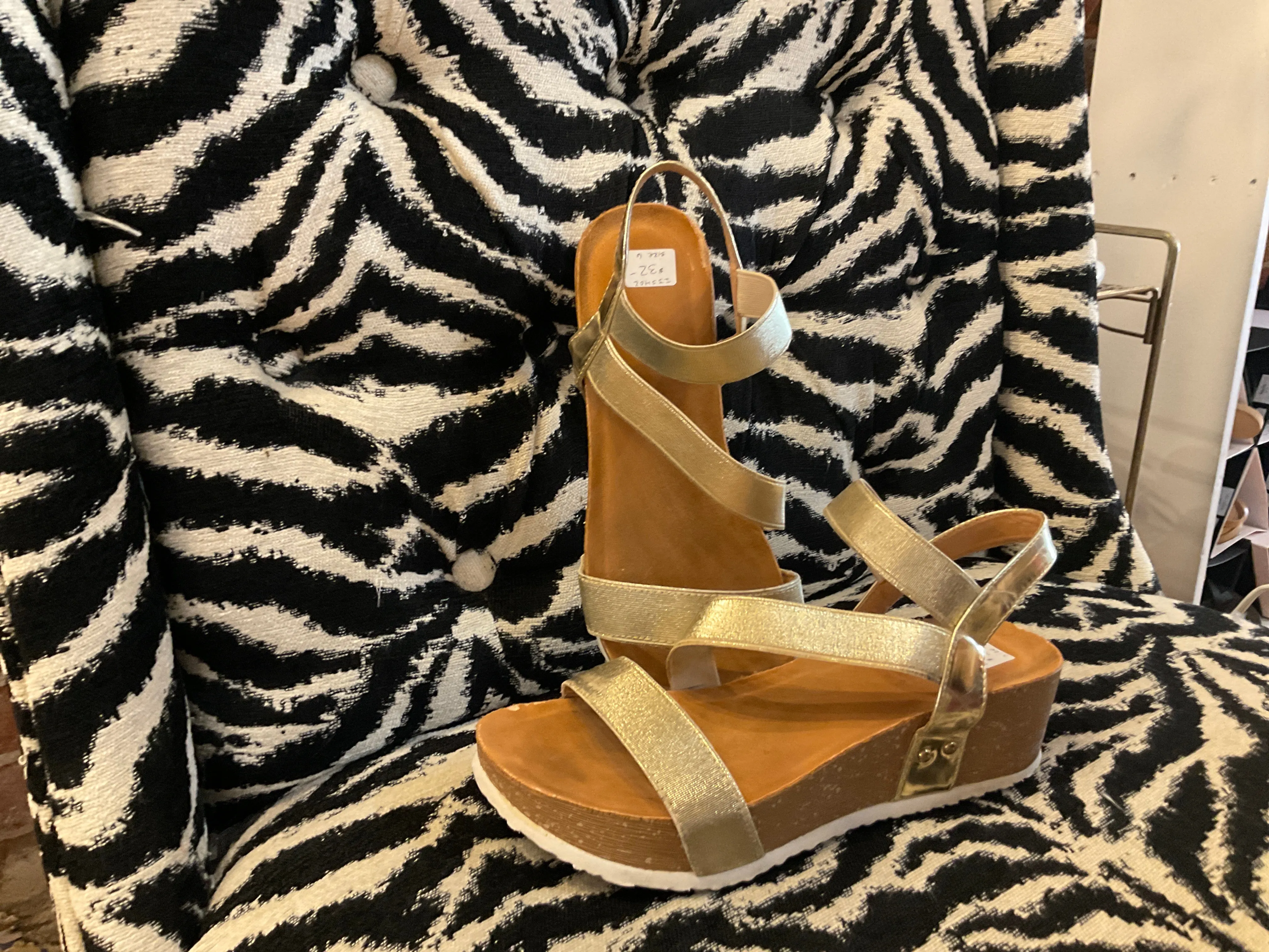 {{Client Code}} GOLD VIA VENETTO SANDALS, 6