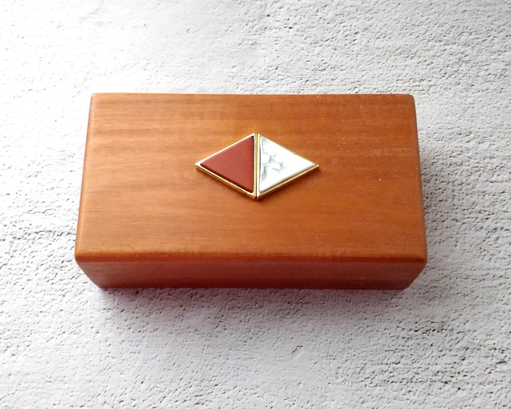 Howlite and Red Jasper Mahogany Box