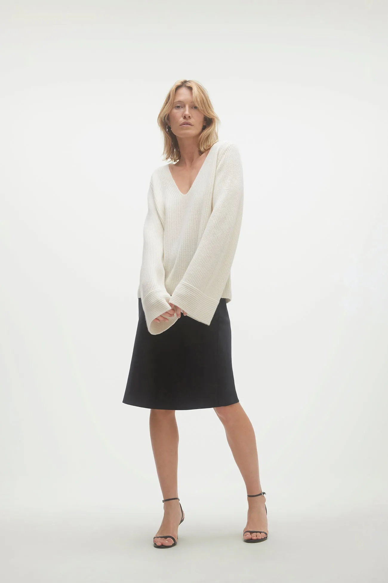 JANET V-NECK CASHMERE SWEATER