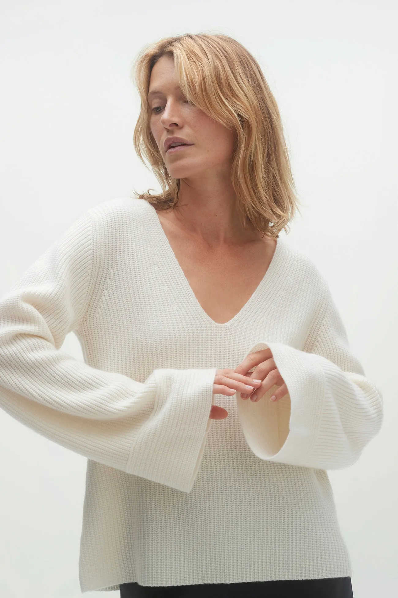 JANET V-NECK CASHMERE SWEATER