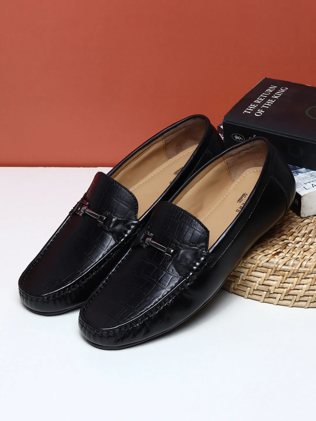 Men Texture Genuine Leather Black Loafers