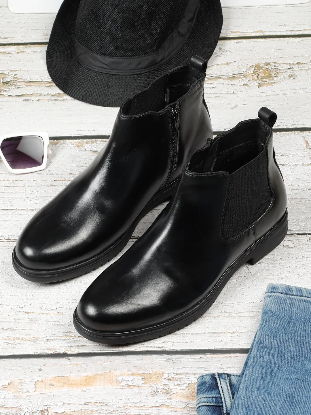 Men's Black Solid Leather Chelsea boots